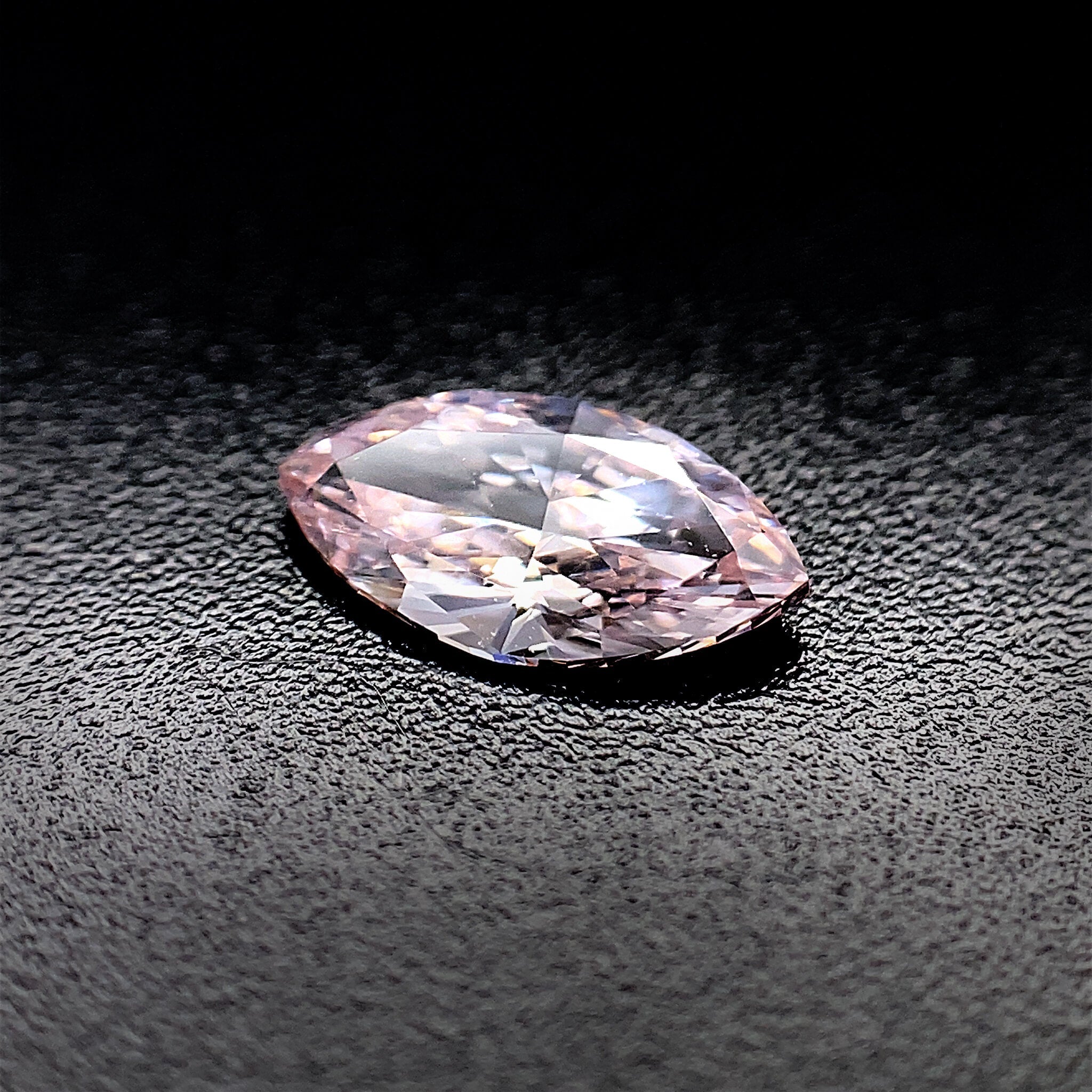 Różowy diament Light Pink 0,45 Ct / VVS1