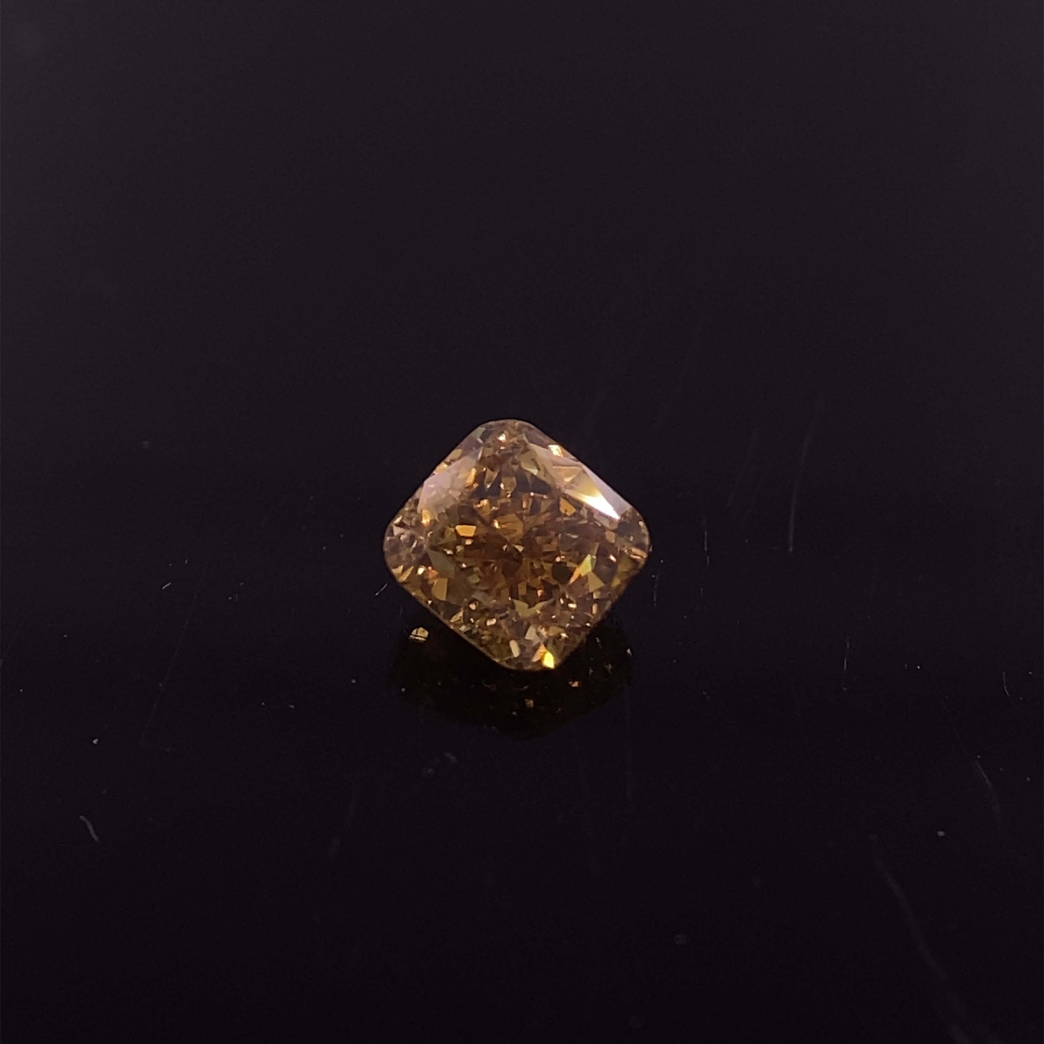 Żółty diament Fancy Intense Orangy Yellow 0,33 Ct / VS2