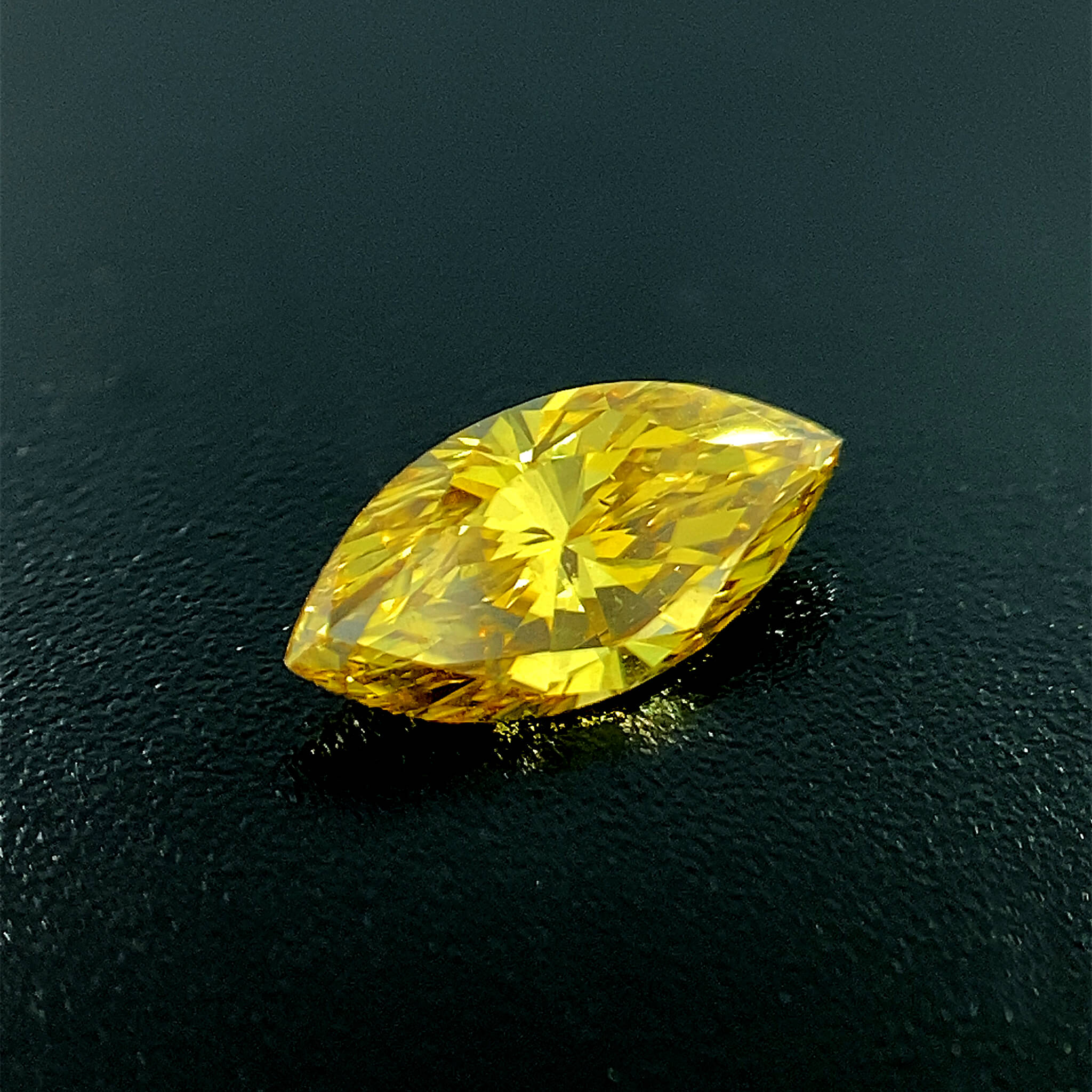 Żółty diament Fancy Intense Greenish Yellow 0,60 Ct / VS1