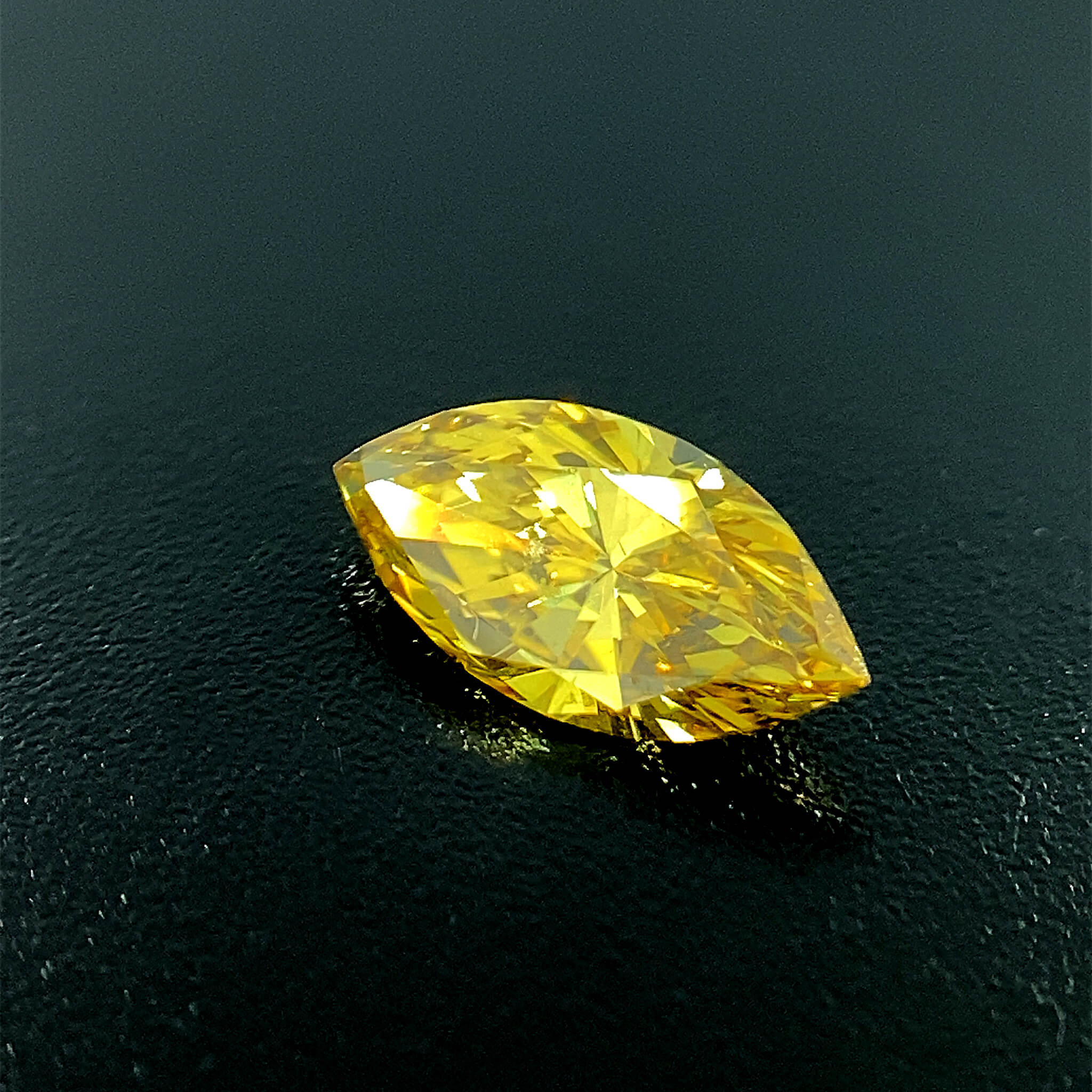 Żółty diament Fancy Intense Greenish Yellow 0,60 Ct / VS1
