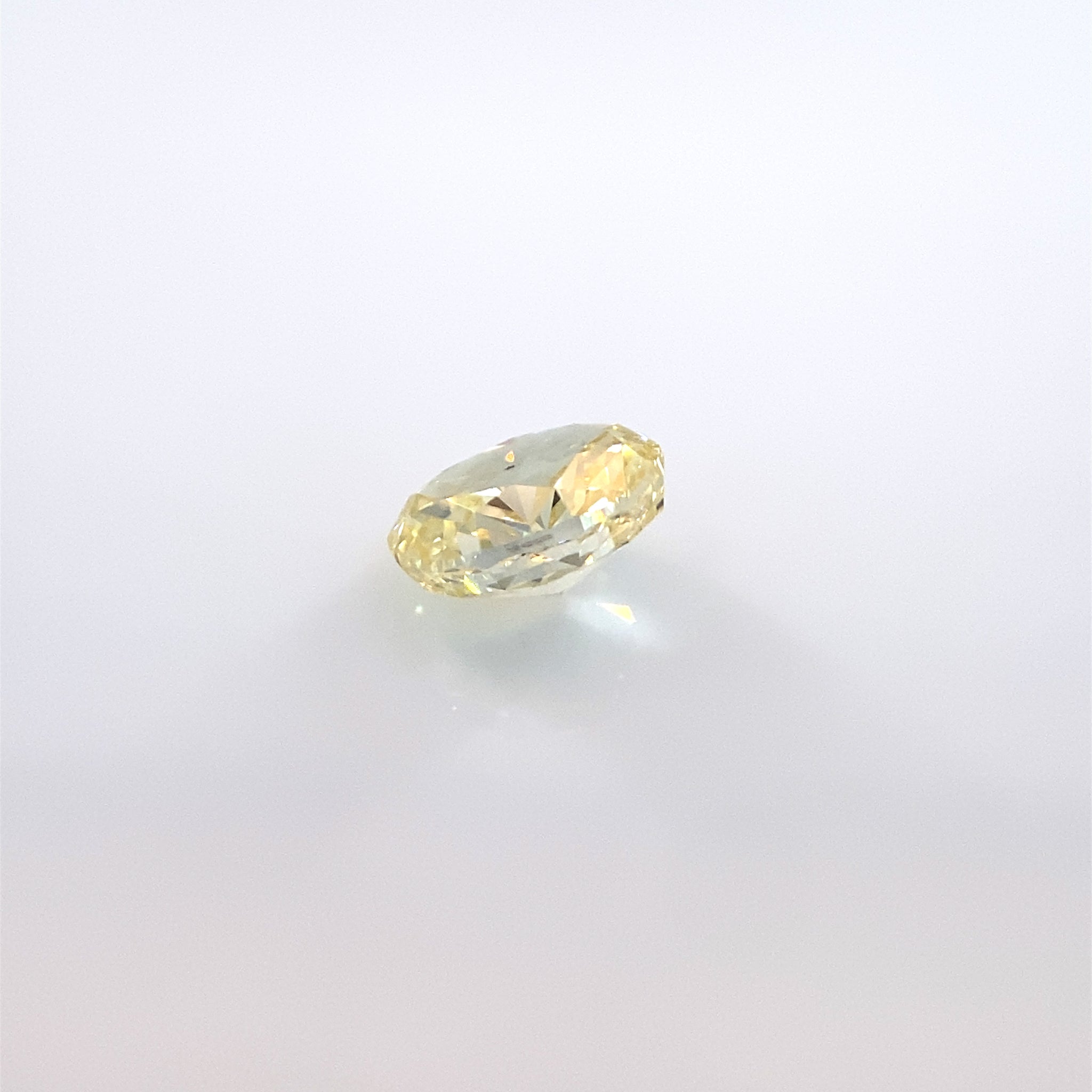 Żółty diament Fancy Light Yellow 0,48 Ct / VS2
