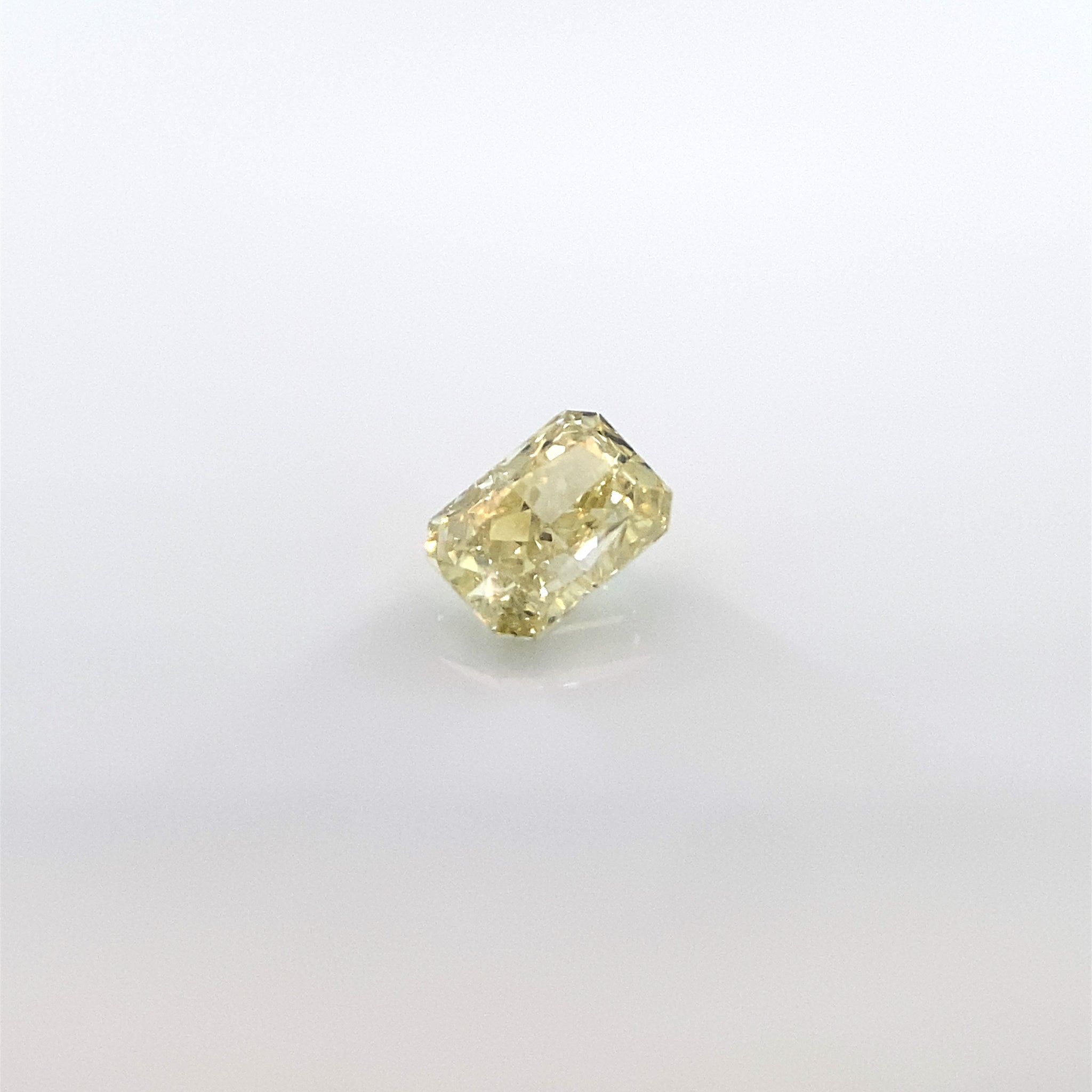 Żółty diament Fancy Yellow 0,31 CT / VVS2
